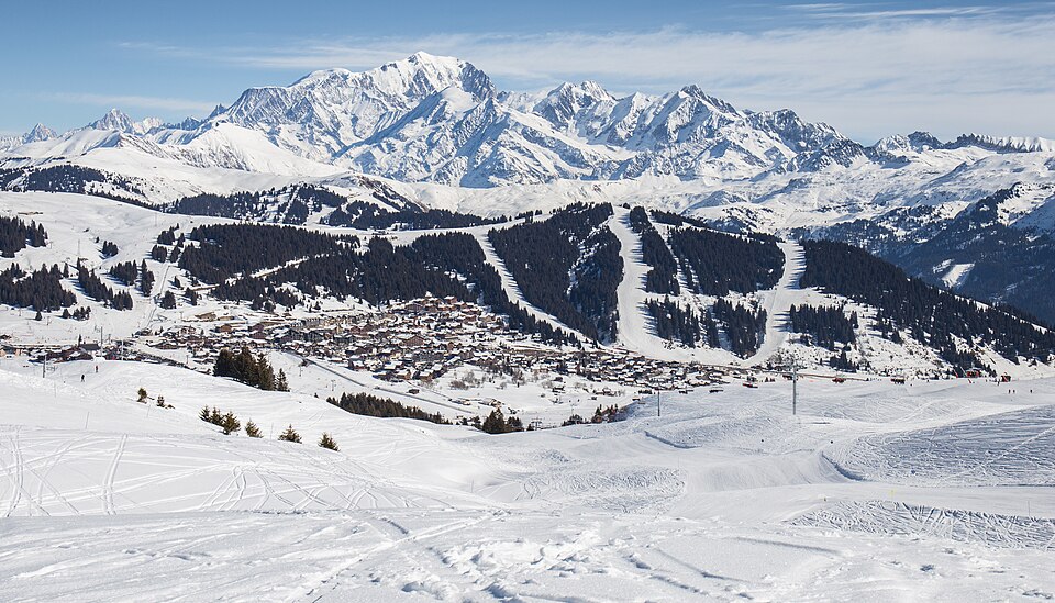 Les Saisies ski resort background
