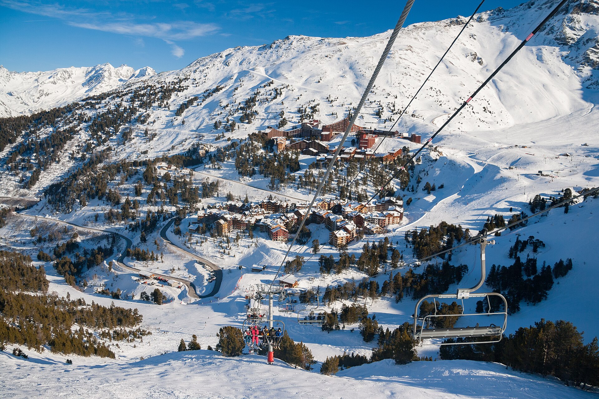 Les Arcs background
